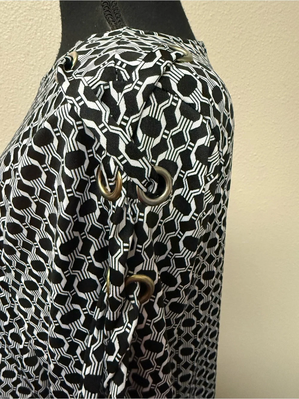 Above & Beyond 1X Black White Geometric Tunic Bell Sleeve Eyelet Detail Top - Picture 4 of 9